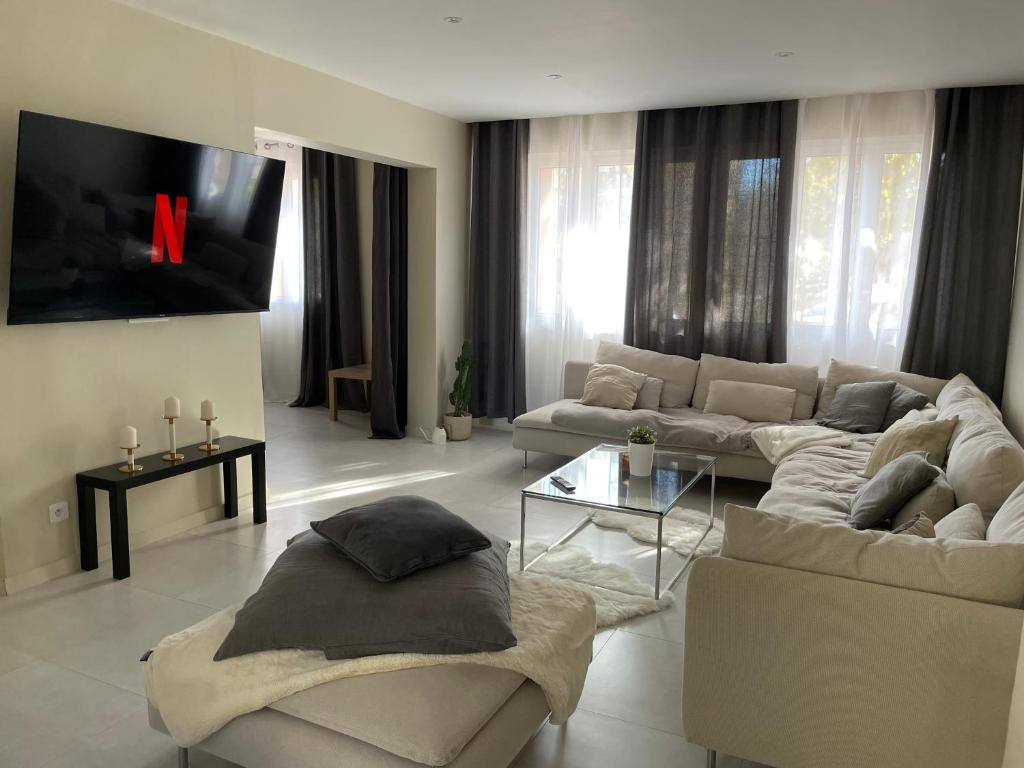 Ruang duduk di Beach side apartment - Port-de-Bouc - logement entier