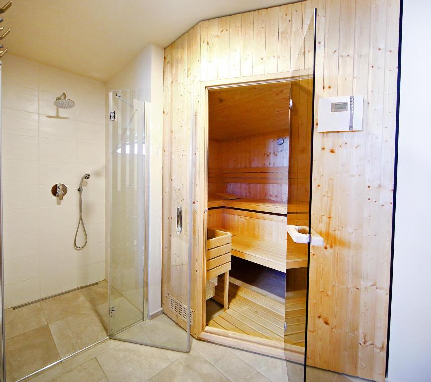 Postel nebo postele na pokoji v ubytování Luxury Villa Gradin