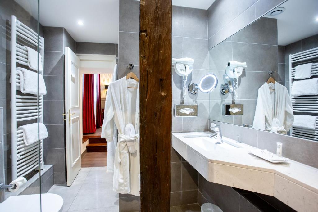 Koupelna v ubytování Best Western Plus Hôtel D'Angleterre