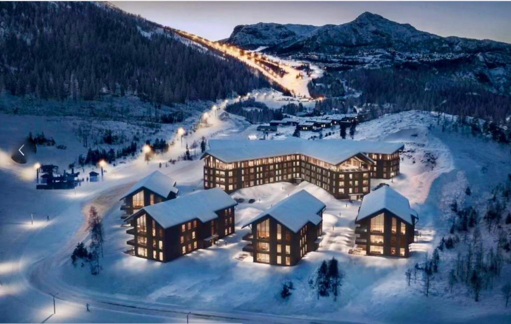 eine Luftaufnahme eines Resorts im Schnee in der Unterkunft Leiligheter på Fyri Resort - Hemsedal in Hemsedal