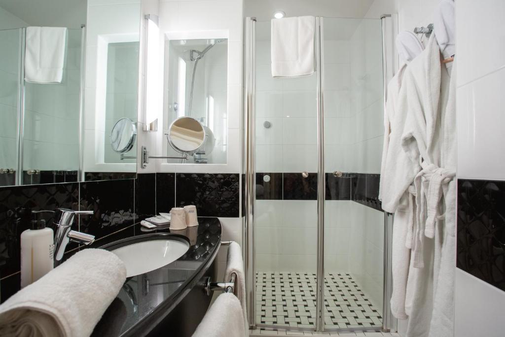 Koupelna v ubytování Best Western Plus Hôtel D'Angleterre