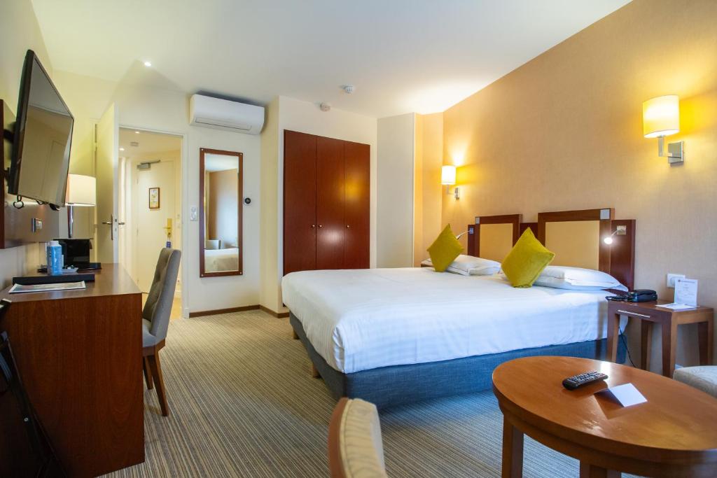 Postel nebo postele na pokoji v ubytování Best Western Plus Hôtel D'Angleterre