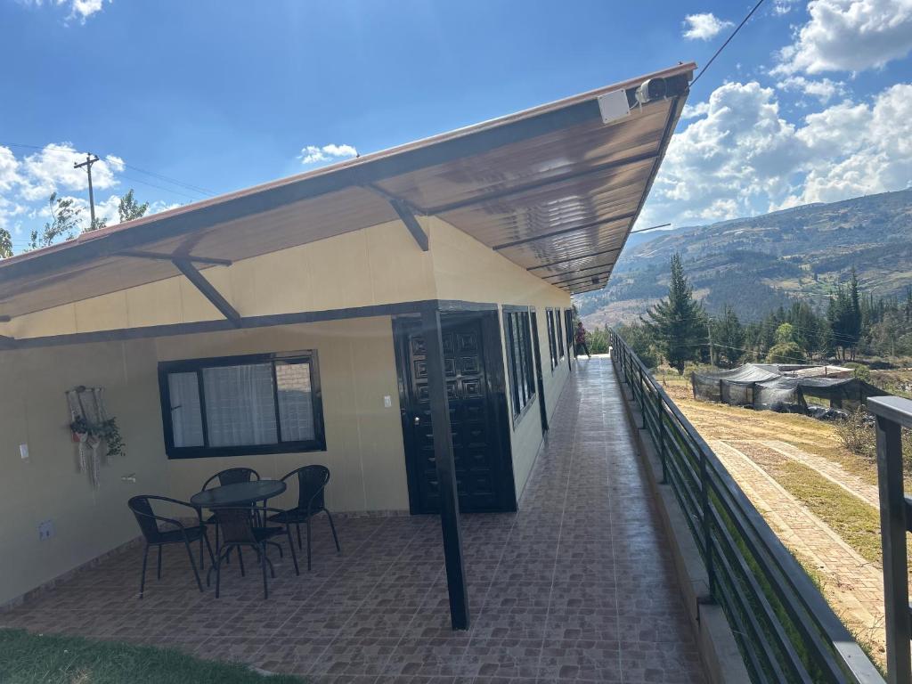 Üldine mäevaade või majutusasutusest Chalet Íntimo-Delpilar con zona de Jacuzzi ! pildistatud vaade