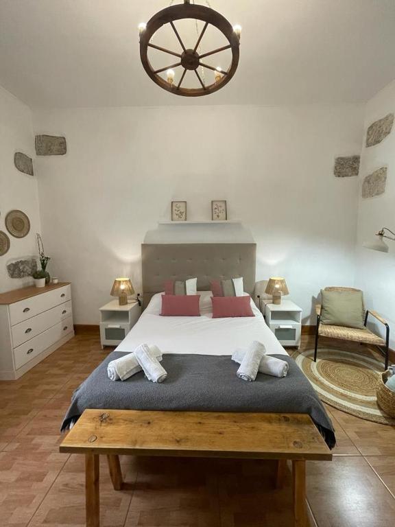 PRECIOSA CASA EMBLEMATATICA, PISCINA,WIFI - Twee Slaapkamers Huis