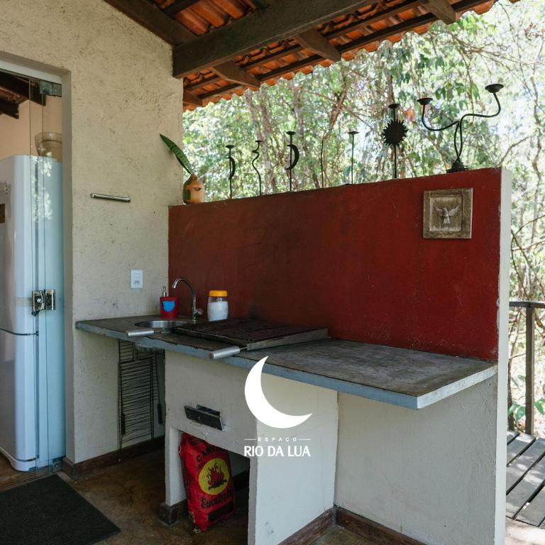 Kuchyň nebo kuchyňský kout v ubytování Espaço Rio da Lua - Casas - Cipó, Mata, Madeira e Tororão - São Jorge GO