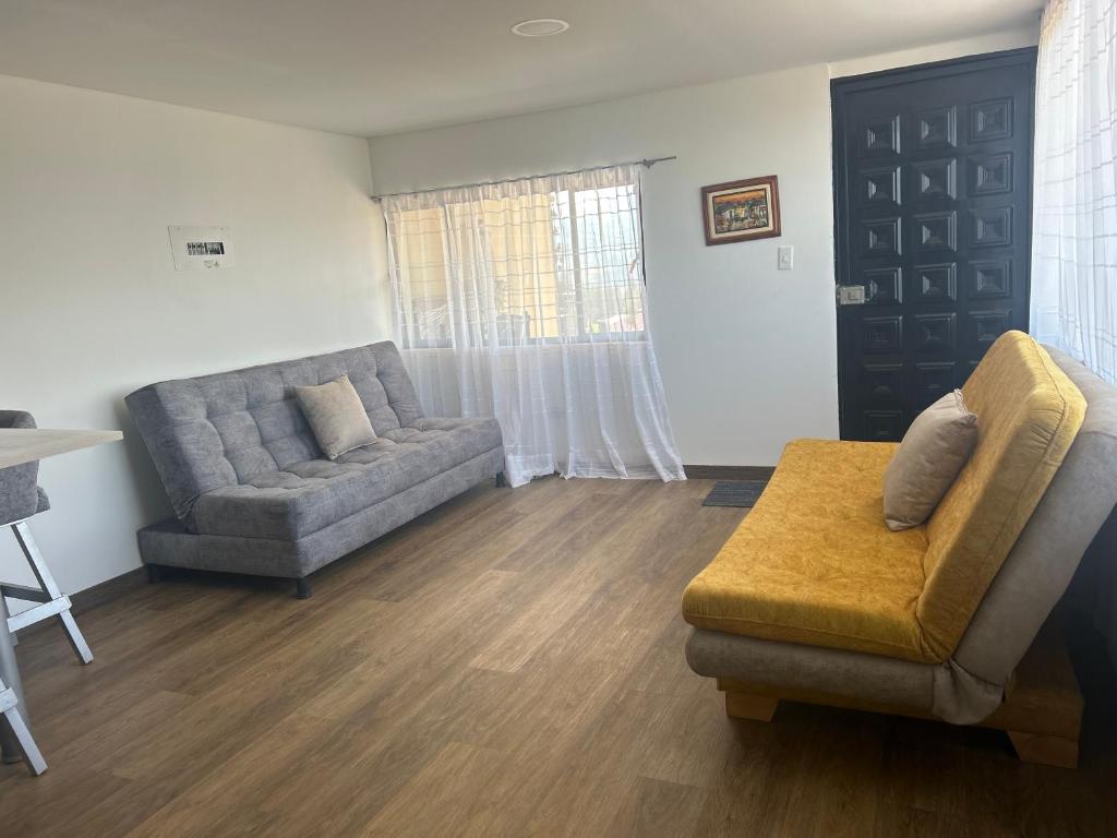 Istumisnurk majutusasutuses Chalet Íntimo-Delpilar con zona de Jacuzzi !