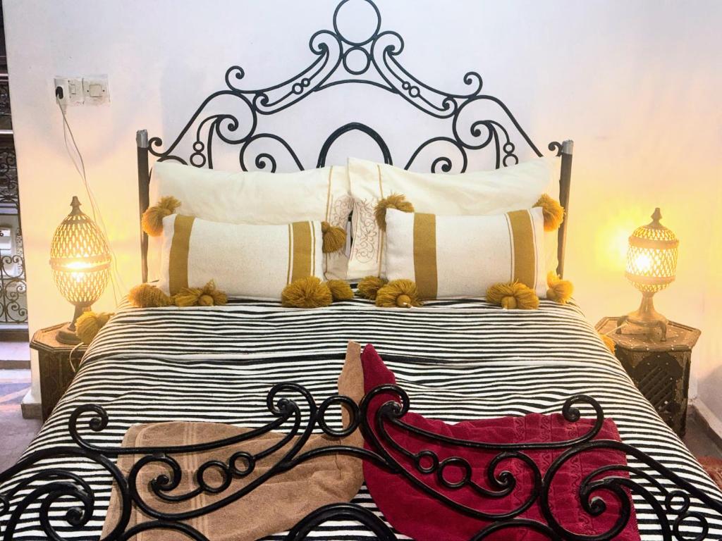 Postel nebo postele na pokoji v ubytování Riad Essaoussan