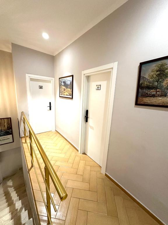 TV a/nebo společenská místnost v ubytování HOTEL NOBEL CENTER