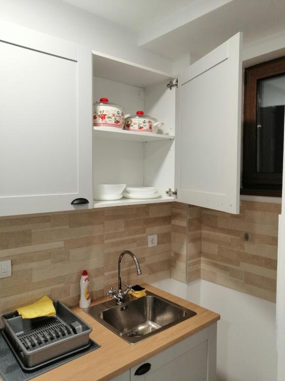 A kitchen or kitchenette at Divčinova S4