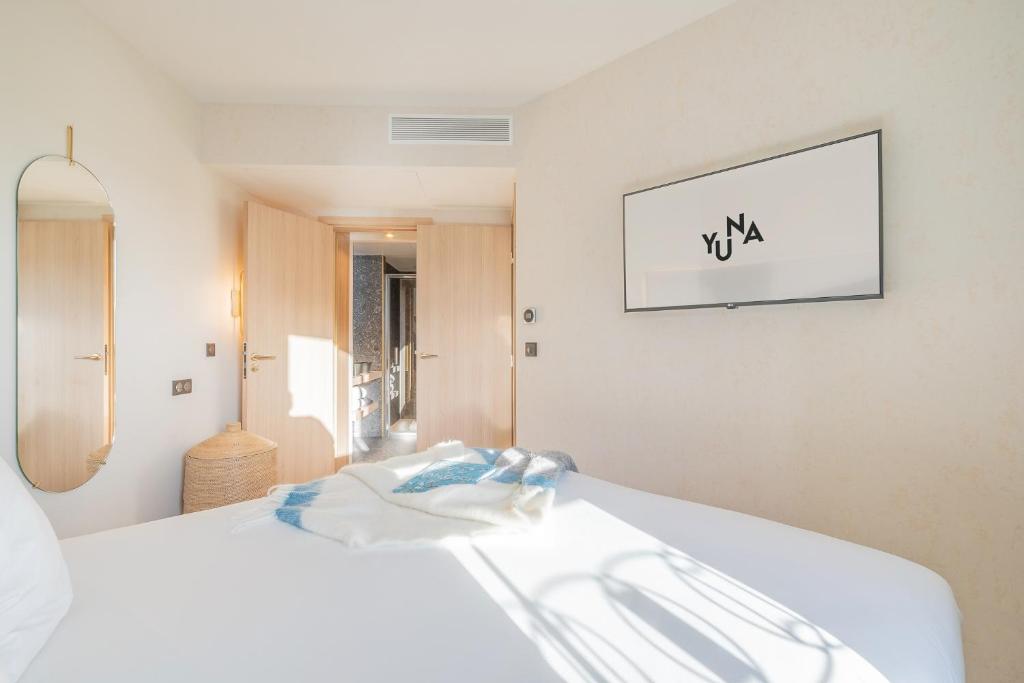 Postel nebo postele na pokoji v ubytování Yuna Porte-Maillot - ApartHotel