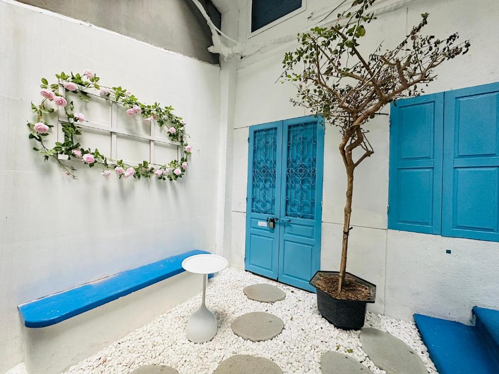 Fotografie z fotogalerie ubytování Heart of Hoan Kiem-RARE 5BR Private house unique design travel hub 13pax v Hanoji