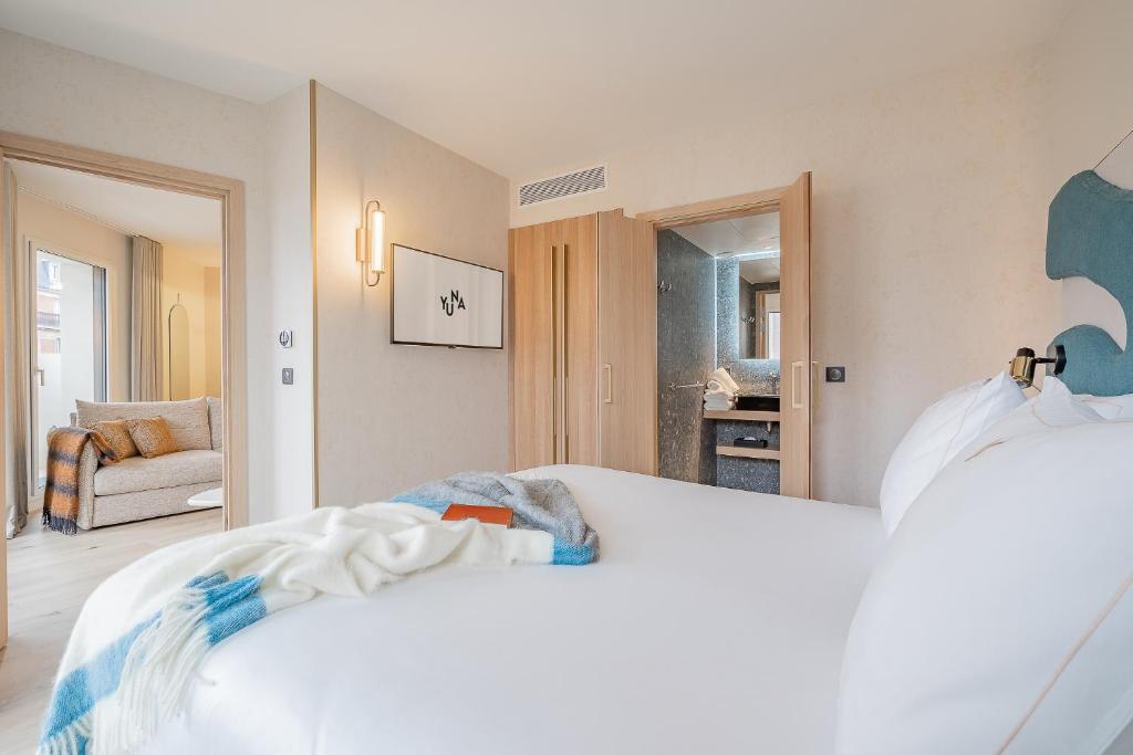 Yuna Porte-Maillot - ApartHotel photo