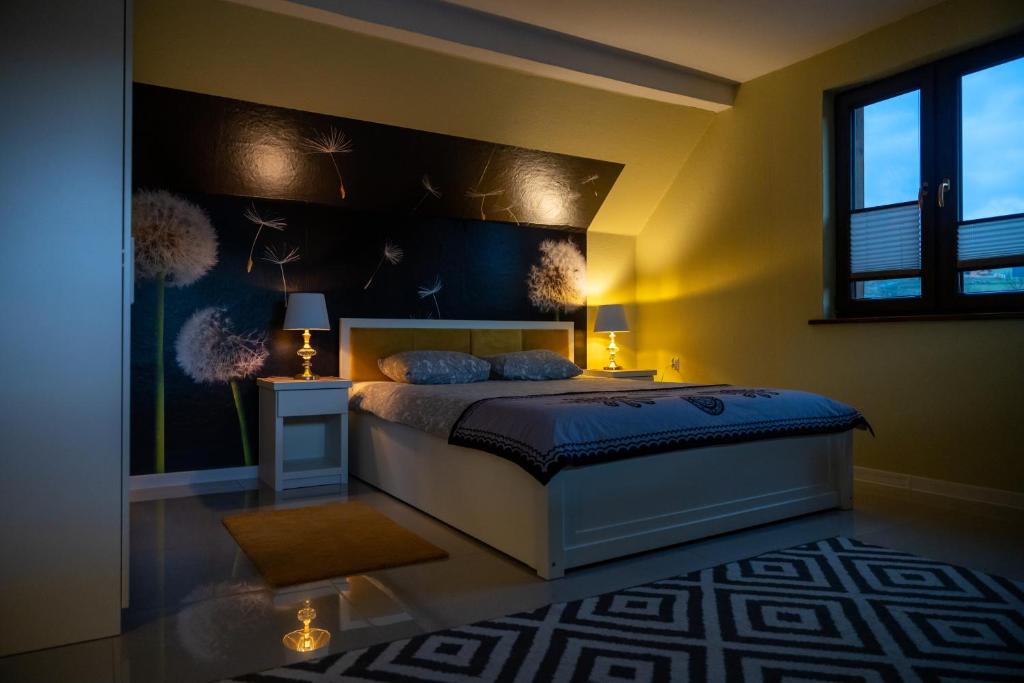 Postel nebo postele na pokoji v ubytování GOLD apartamenty & spa
