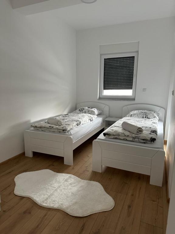 Restoran&Motel and apartmants Lovacka prica - Chambre Lits Jumeaux