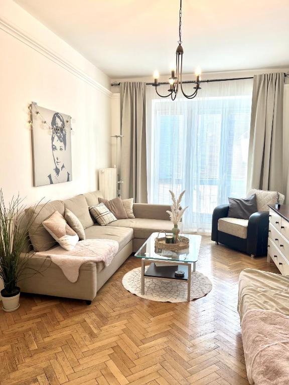 Posedenie v ubytovaní Audrey Hepburn Apartment Cathedral View TOP Location Air Conditioned