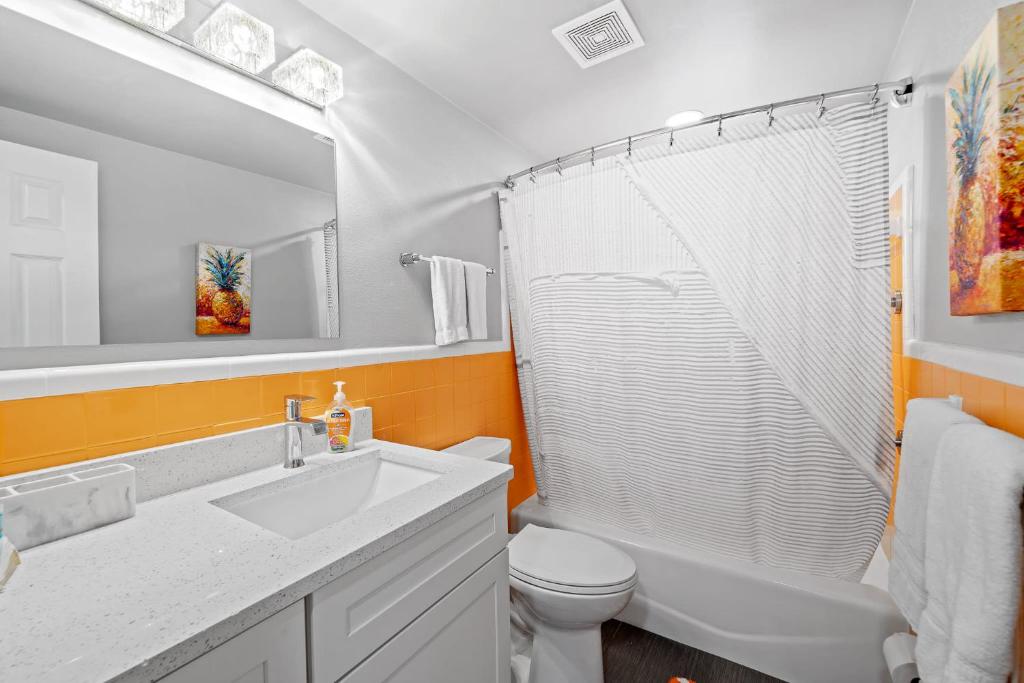 Koupelna v ubytování Midtown Cottage - In the heart of Cocoa Beach