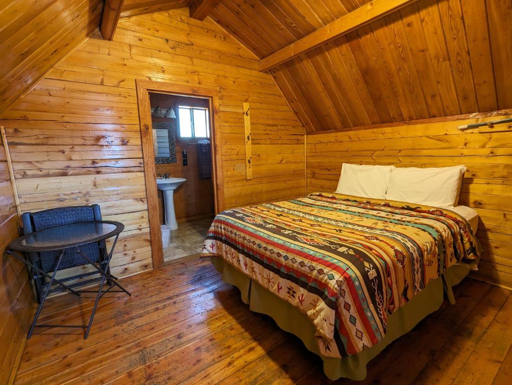 Letto o letti in una camera di Kingman KOA