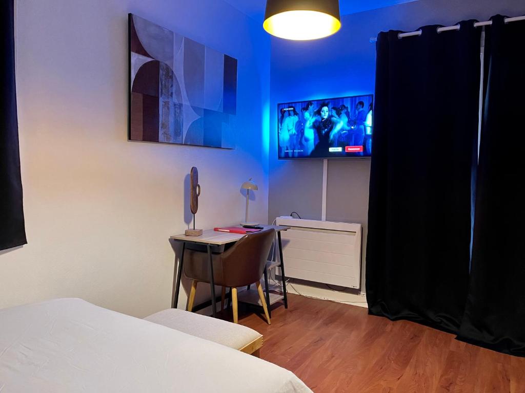 Posteľ alebo postele v izbe v ubytovaní Appart Proche Disneyland et Paris