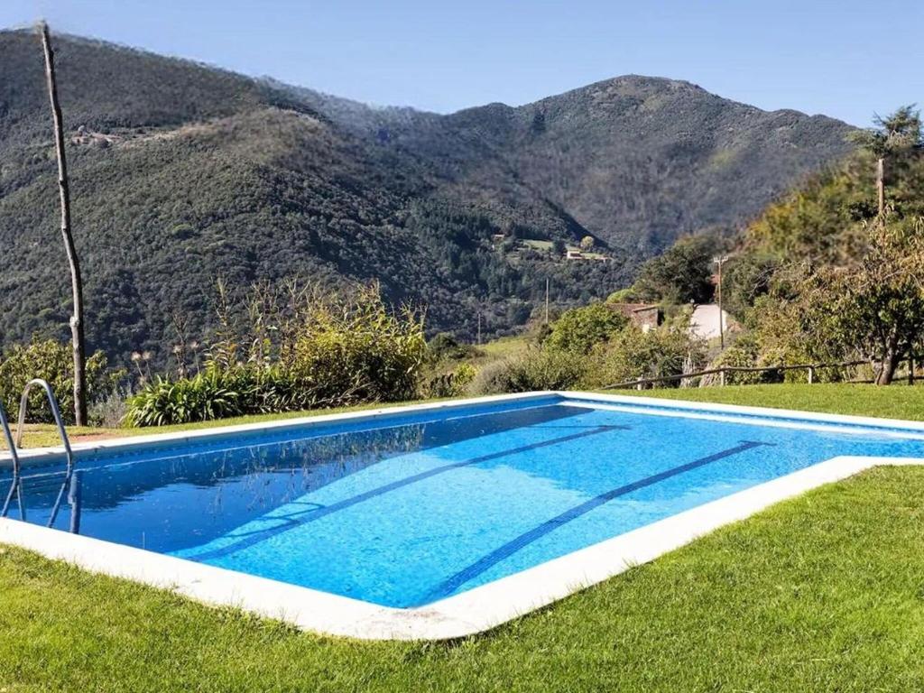 Afbeelding uit fotogalerij van Rural apartment with nice views and shared pool in Montseny