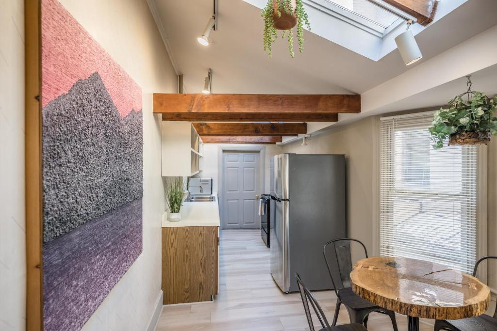 Row House Loft in Downtown Harrisburg near Hershey - Housity