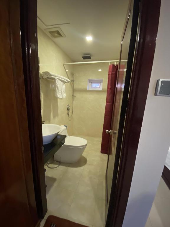 Koupelna v ubytování Kingdom Danang Hotel