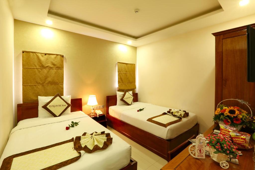 Postel nebo postele na pokoji v ubytování Kingdom Danang Hotel