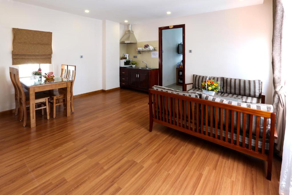 Kuchyň nebo kuchyňský kout v ubytování Kingdom Danang Hotel