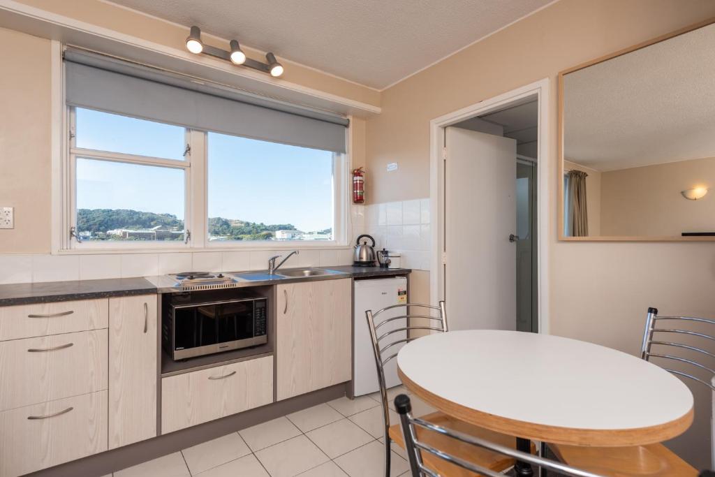 Kuchyň nebo kuchyňský kout v ubytování Capital View Motor Inn - Free Parking