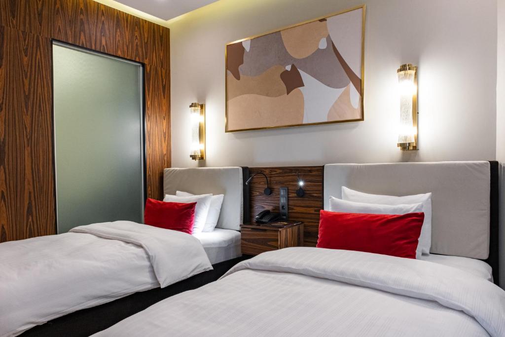 Postel nebo postele na pokoji v ubytování Kazakhstan Hotel