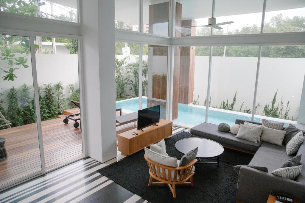 Bazén v ubytování Veranda Pool Villas & Suite nebo v jeho okolí