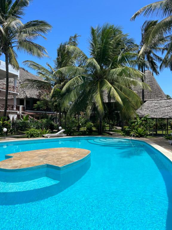 Bazén v ubytování Watamu Ascot Resort nebo v jeho okolí