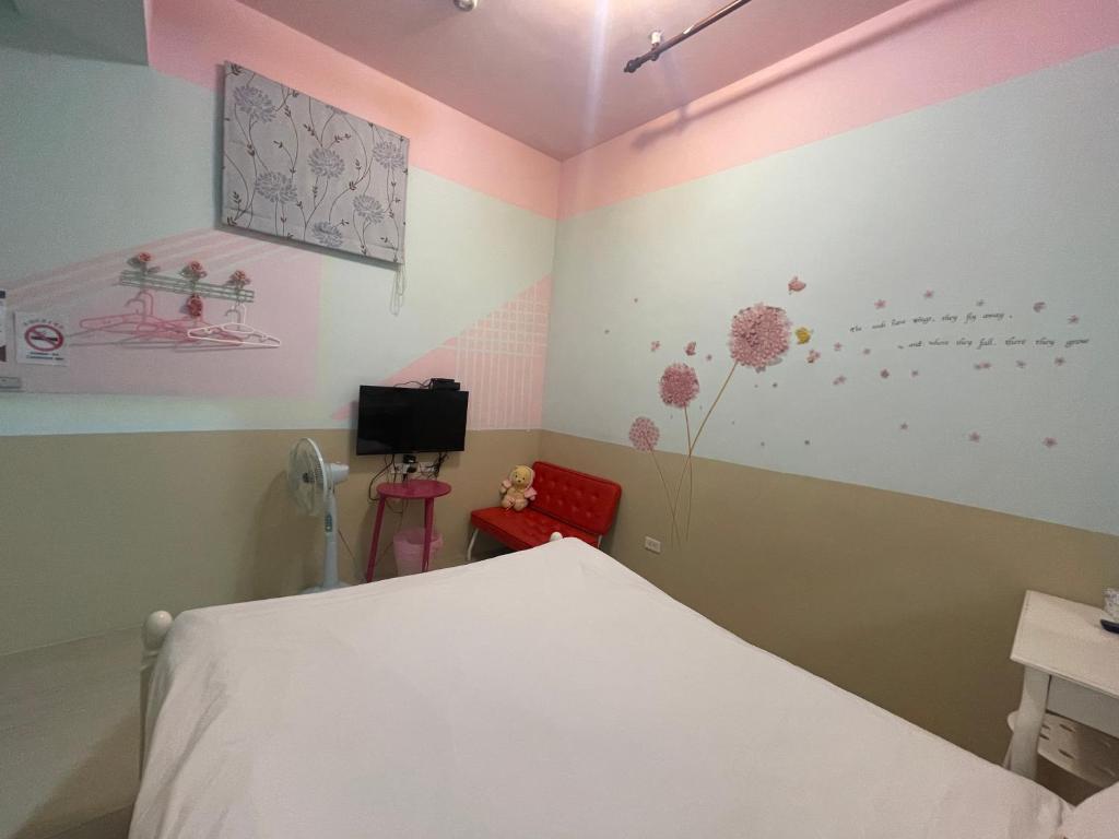 a hospital room with a bed and a tv at 萩閣民宿Sara&#39;s House走路可到夜市近市區好停車 in Hualien City