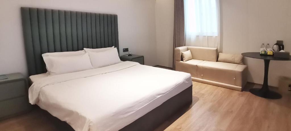 Postel nebo postele na pokoji v ubytování Shanghai Ange Hotel - Next to Longyang Road Subway Station, Near New Internatonal Expo Center