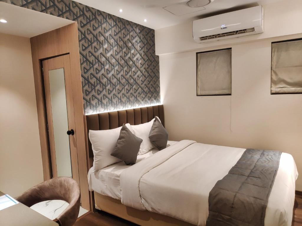 Postel nebo postele na pokoji v ubytování Maxxvalue Hotel MIDC - Andheri