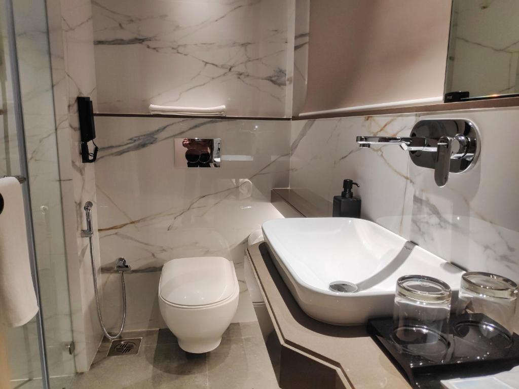 Koupelna v ubytování Maxxvalue Hotel MIDC - Andheri