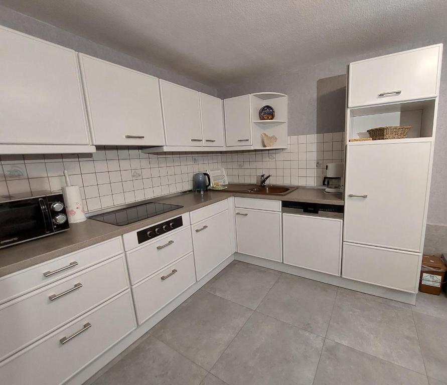 Kuchyň nebo kuchyňský kout v ubytování Ferienwohnung Talgrund "Im Grünen"