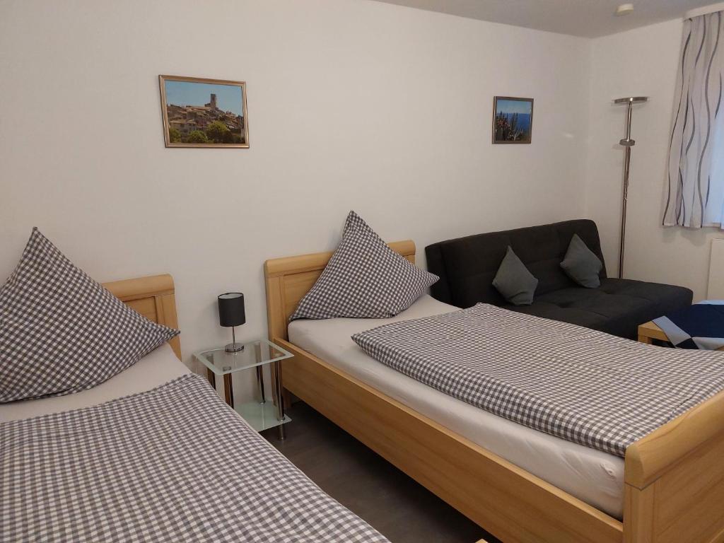 Postel nebo postele na pokoji v ubytování Ferienwohnung Talgrund "Im Grünen"