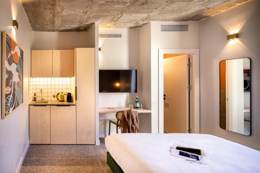 Kuchyň nebo kuchyňský kout v ubytování Savanna - by Loginn Tel-Avivian hotels