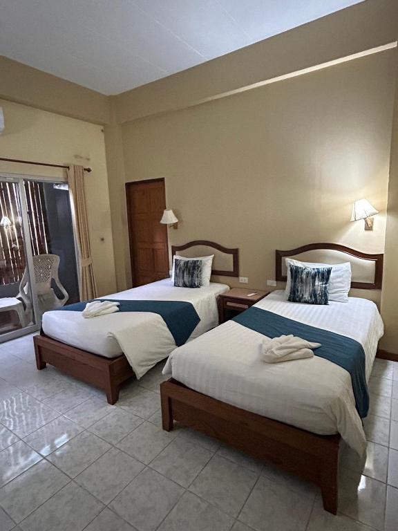 Postel nebo postele na pokoji v ubytování Lalisa Hotel Aonang