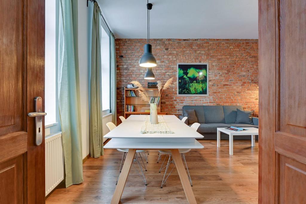 a living room with a table and a couch at Downtown Apartments City Center Art House - Family Stay in Gdańsk