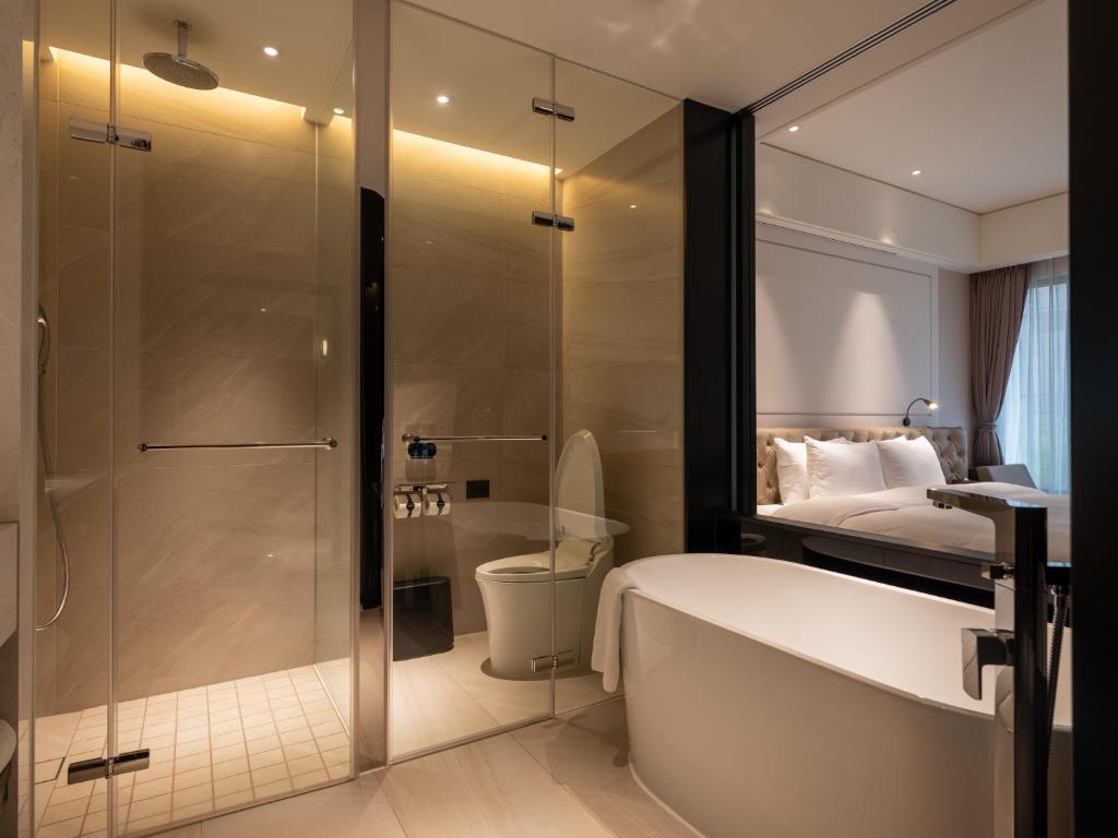 Koupelna v ubytování Hotel Mvsa+Michelin 2 Starred Molino de Urdàniz