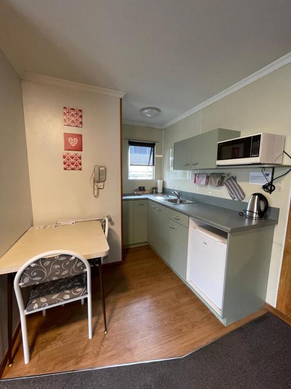 Kuchyň nebo kuchyňský kout v ubytování Alexandra Motor Lodge NZ