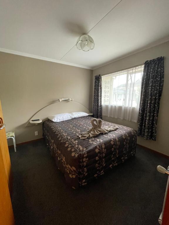 Postel nebo postele na pokoji v ubytování Alexandra Motor Lodge NZ