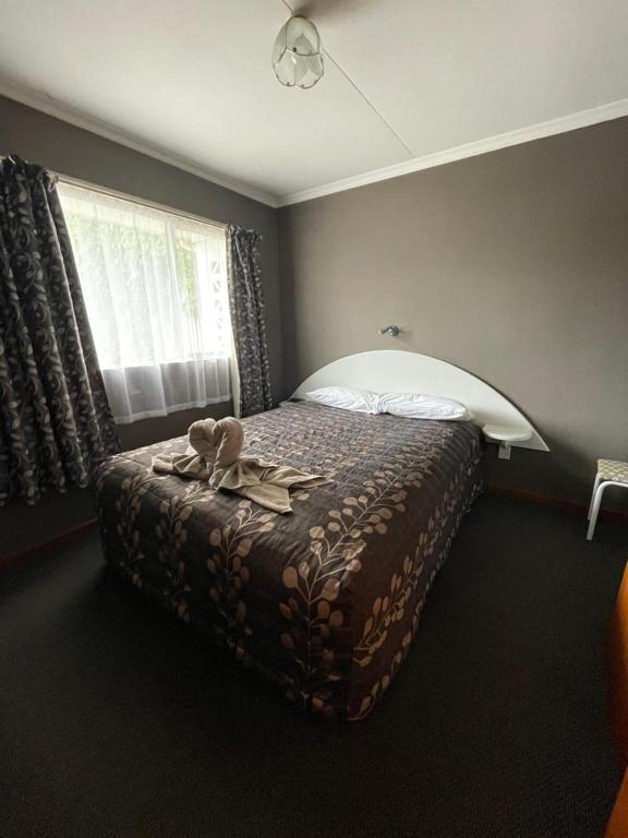Postel nebo postele na pokoji v ubytování Alexandra Motor Lodge NZ