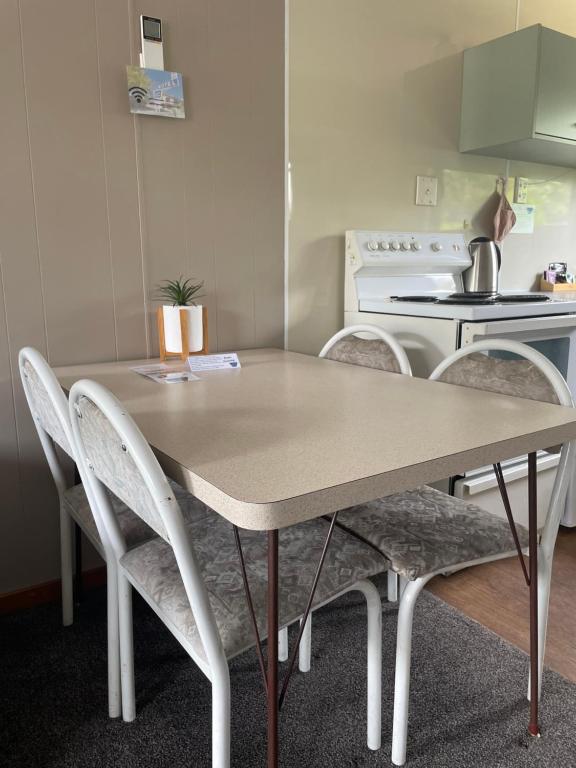 Kuchyň nebo kuchyňský kout v ubytování Alexandra Motor Lodge NZ