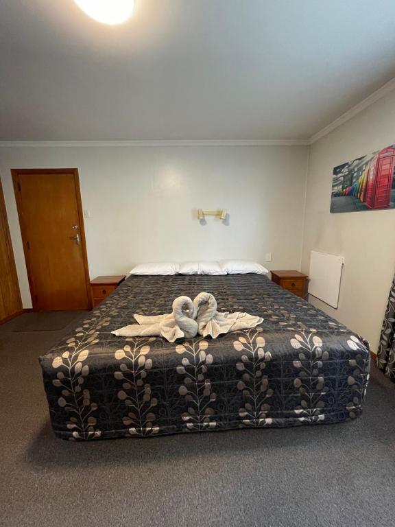 Postel nebo postele na pokoji v ubytování Alexandra Motor Lodge NZ