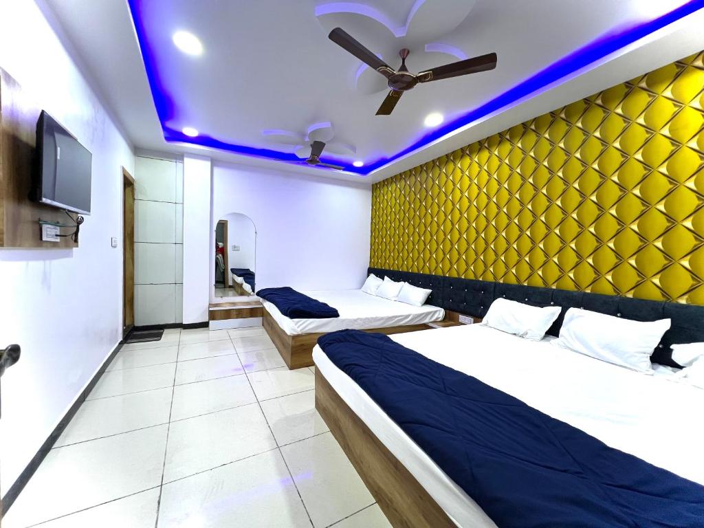 En eller flere senge i et værelse på Chaudhary Palace