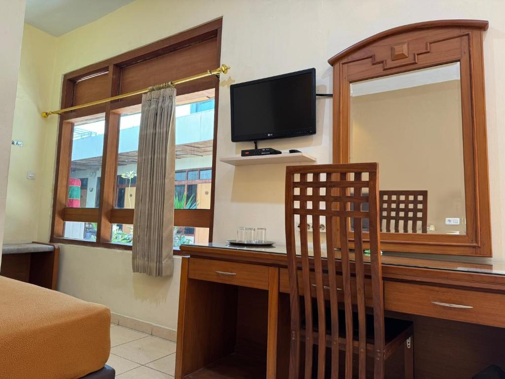 TV a/nebo společenská místnost v ubytování Hotel Priangan