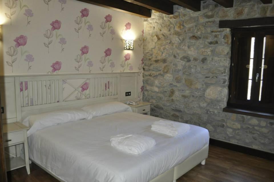 Postel nebo postele na pokoji v ubytování Hotel Rural El Reundu