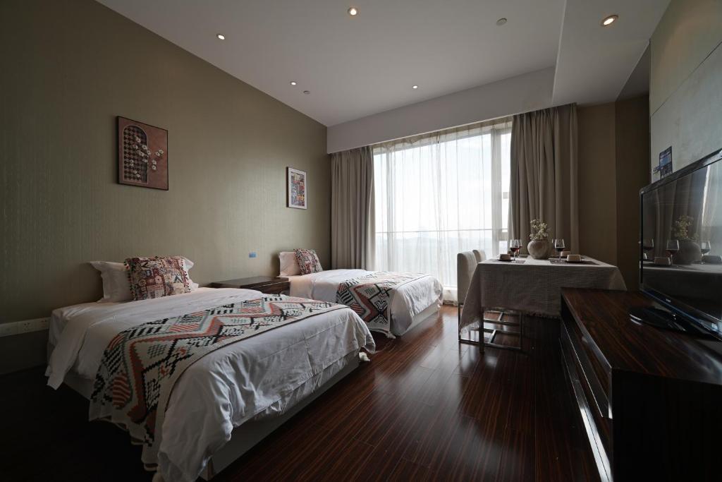 Postel nebo postele na pokoji v ubytování Snug Gaokong Jiangjing Hotel